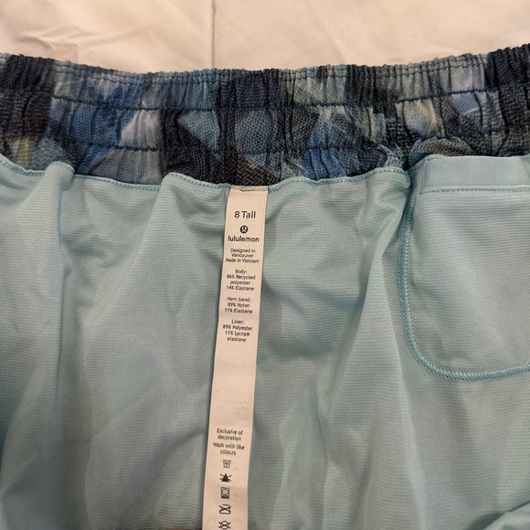 Lululemon shorts - Picture 3 of 4